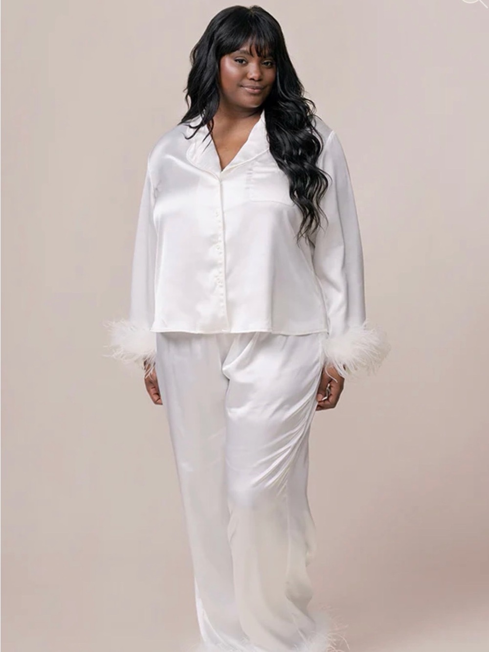 ✨ Brand New with Tags ✨

Revelry Daybreak Satin Feather Pajama Set
